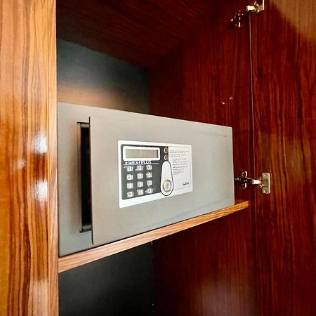 Royal Studio Apartment With A Perfect View - Yamaluxe Bucarest Exterior foto