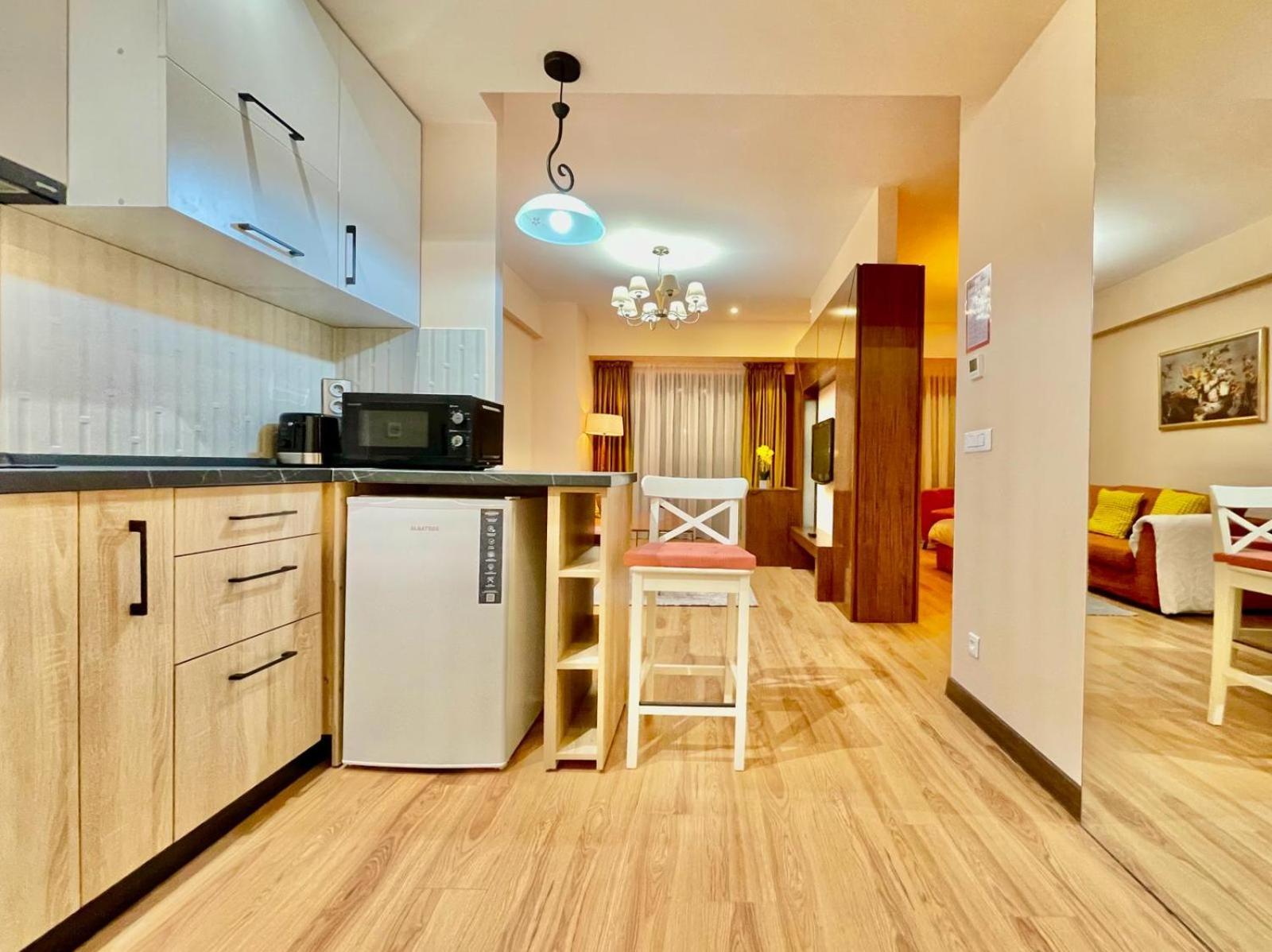 Royal Studio Apartment With A Perfect View - Yamaluxe Bucarest Exterior foto