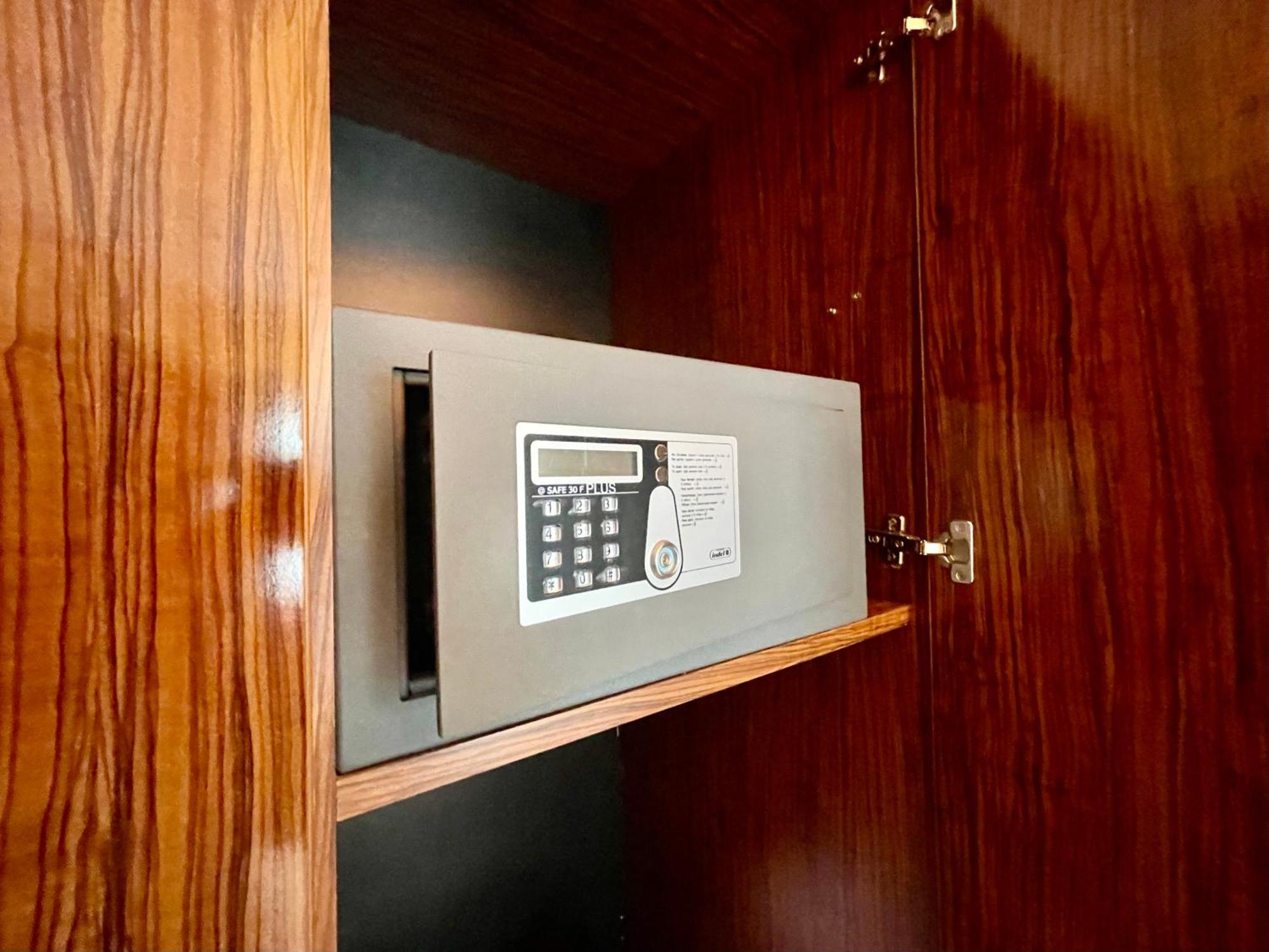 Royal Studio Apartment With A Perfect View - Yamaluxe Bucarest Exterior foto