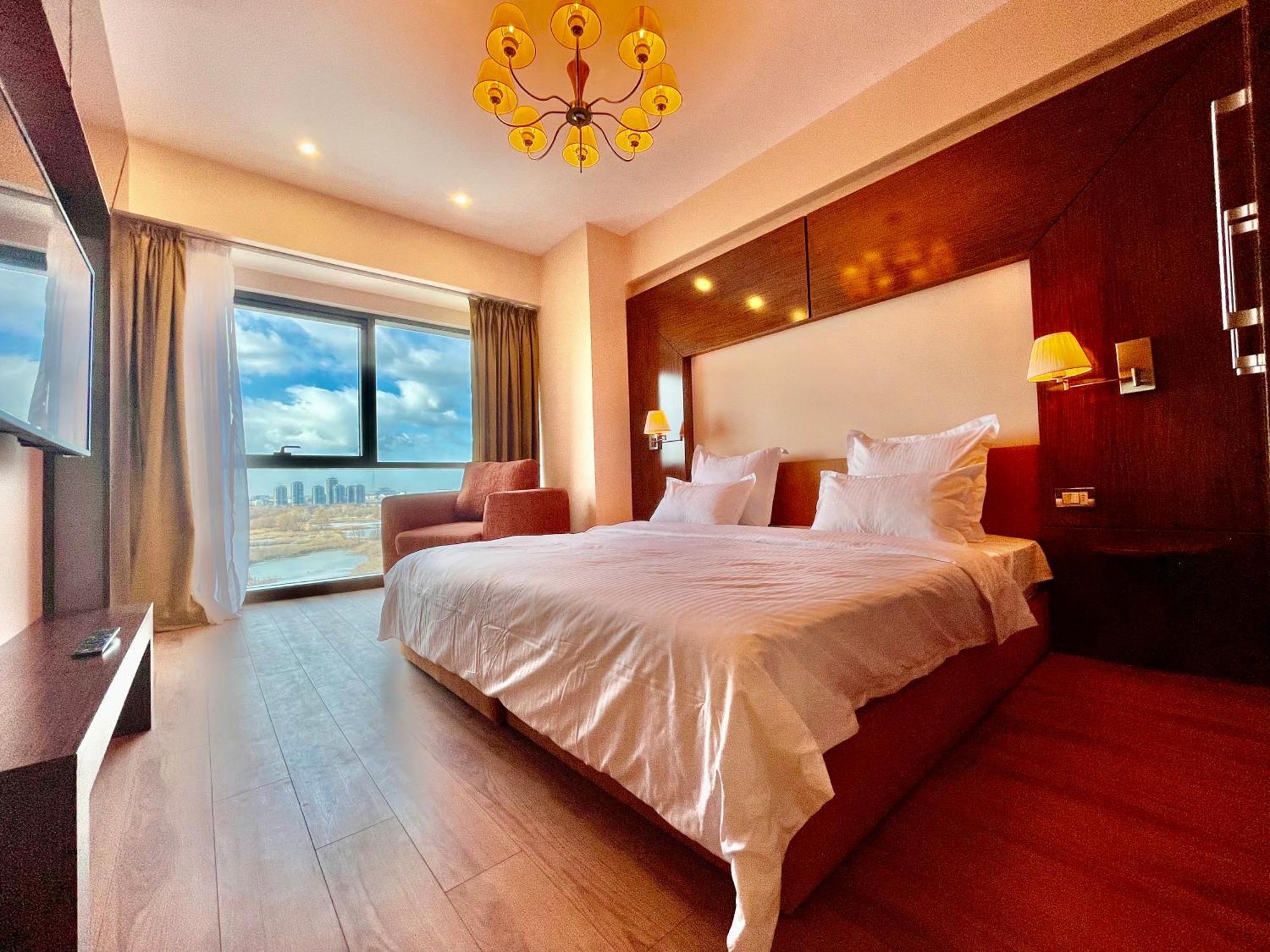 Royal Studio Apartment With A Perfect View - Yamaluxe Bucarest Exterior foto