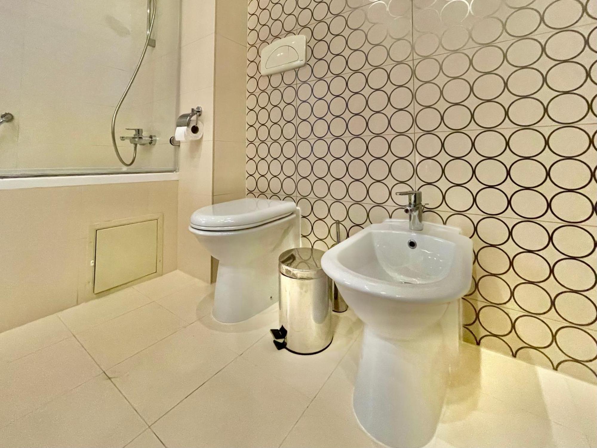 Royal Studio Apartment With A Perfect View - Yamaluxe Bucarest Exterior foto