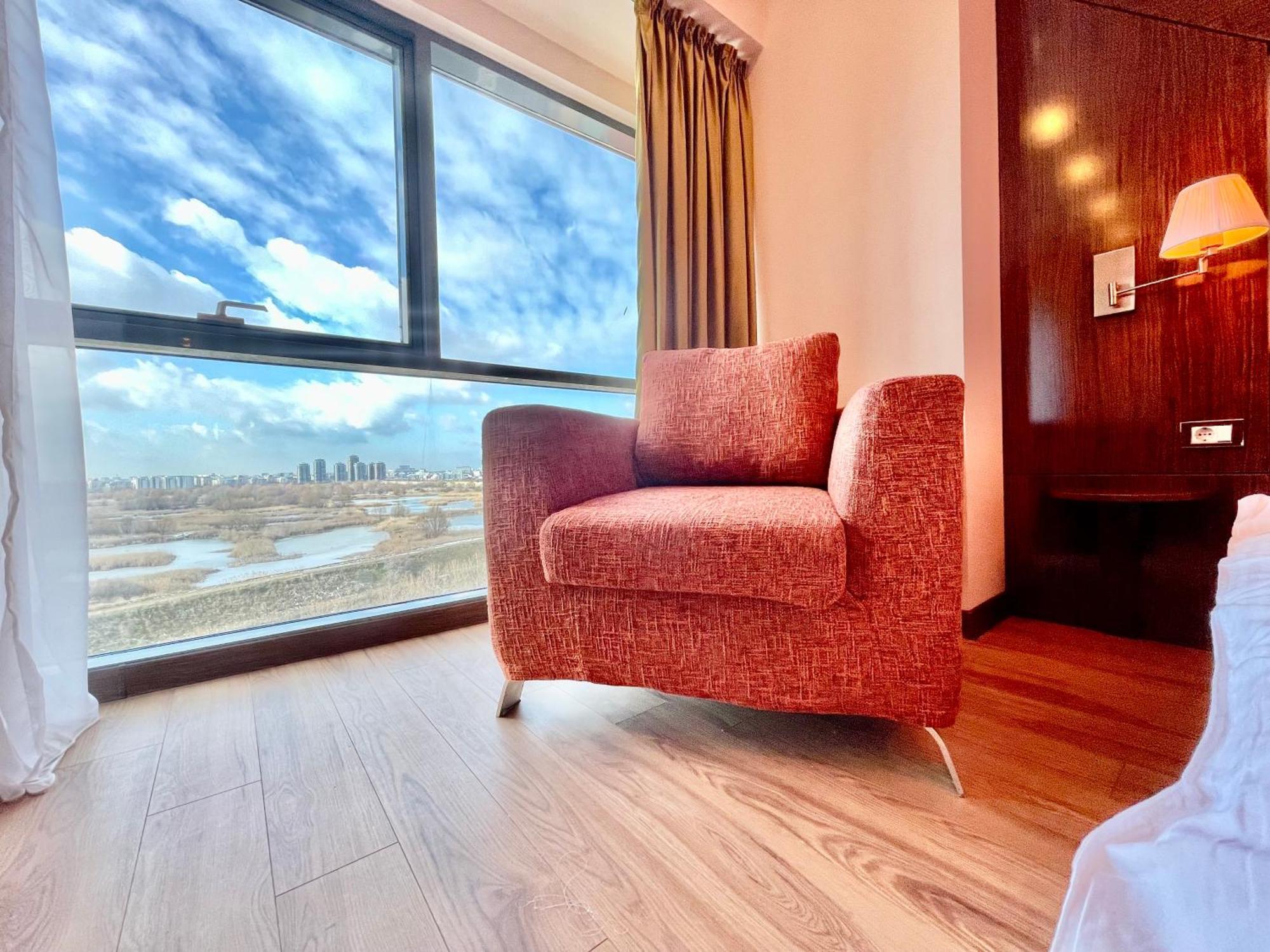 Royal Studio Apartment With A Perfect View - Yamaluxe Bucarest Exterior foto